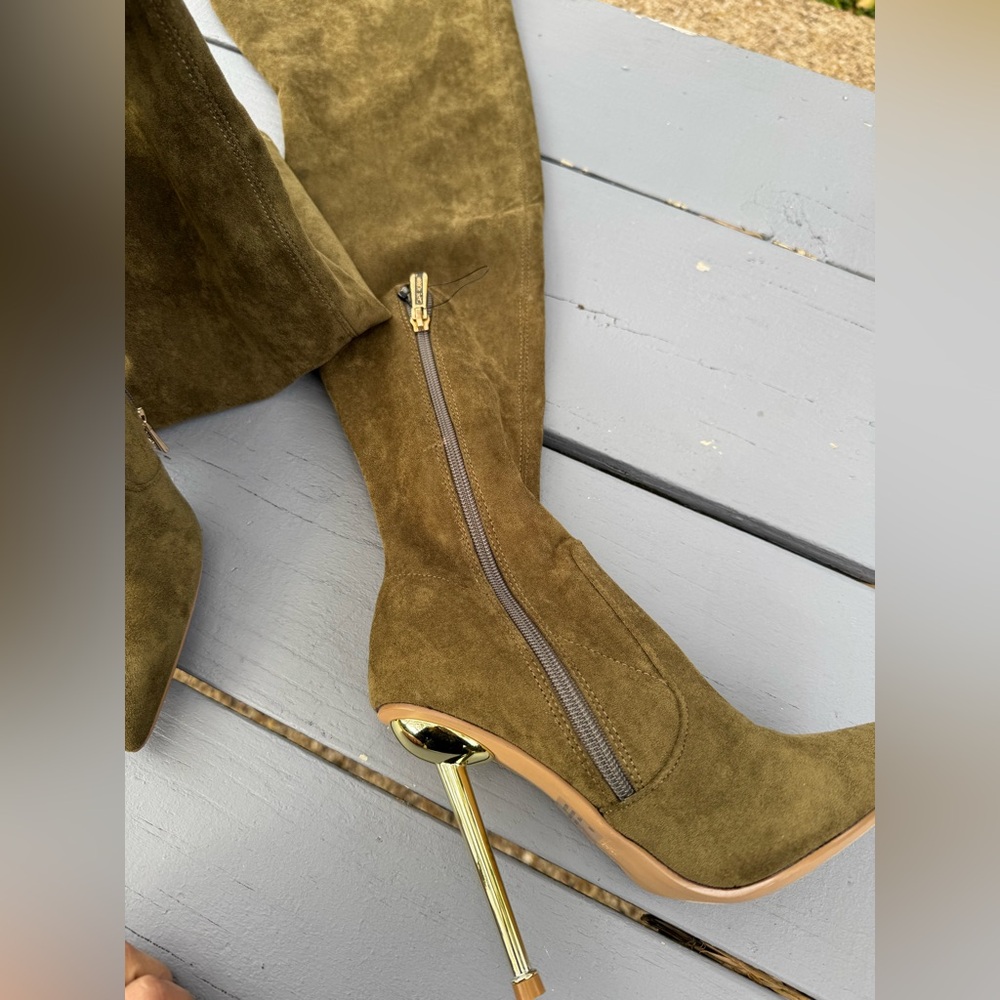 Cape Robbin Sheek thigh high green boots with golden heel S/6 - Picture 9 of 16